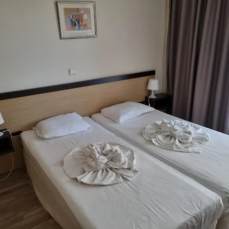 Apartmanhotel - With A Large Terrace And Direct Access To The Sea *