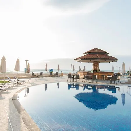 - With A Large Terrace And Direct Access To The Sea Apartmanhotel *