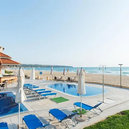 - With A Large Terrace And Direct Access To The Sea Hotel apartamentowy Obzor