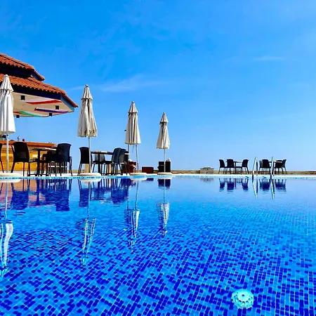 - With A Large Terrace And Direct Access To The Sea 아파트호텔 오브조르