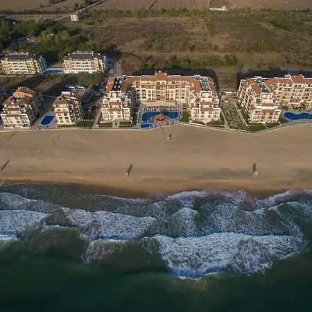 Hotel apartamentowy - With A Large Terrace And Direct Access To The Sea *