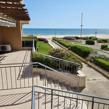 Aparthotel - With A Large Terrace And Direct Access To The Sea