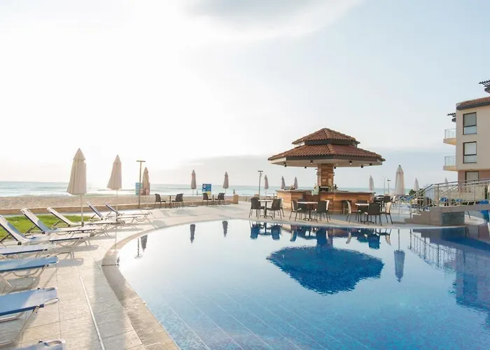 - With A Large Terrace And Direct Access To The Sea Апартхотел *