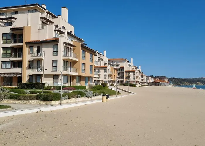 - With A Large Terrace And Direct Access To The Sea * Обзор